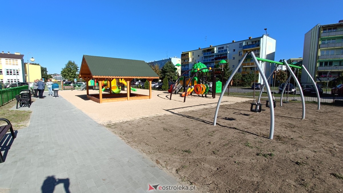 Odbiór placu zabaw na osiedlu Centrum [25.09.2023] - zdjęcie #7 - eOstroleka.pl