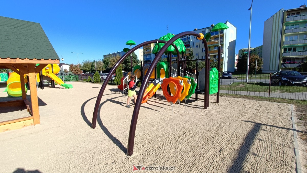 Odbiór placu zabaw na osiedlu Centrum [25.09.2023] - zdjęcie #6 - eOstroleka.pl