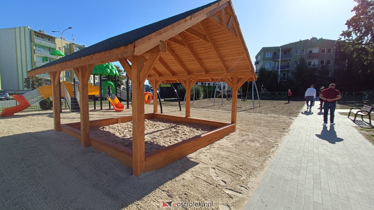 Odbiór placu zabaw na osiedlu Centrum [25.09.2023] - zdjęcie #4 - eOstroleka.pl