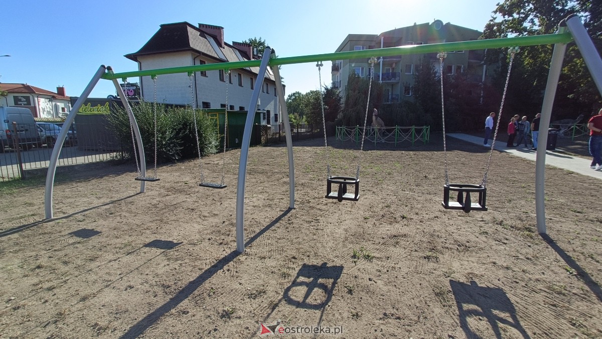 Odbiór placu zabaw na osiedlu Centrum [25.09.2023] - zdjęcie #3 - eOstroleka.pl