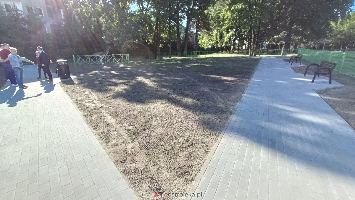 Odbiór placu zabaw na osiedlu Centrum [25.09.2023] - zdjęcie #2 - eOstroleka.pl