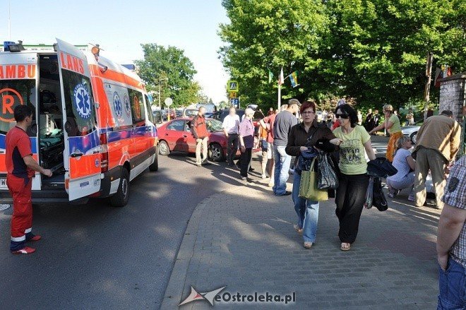 Potrącenie motorowerzysty na skrzyżowaniu 11 Listopada i Inwalidów Wojennych (26.05.2011) - zdjęcie #2 - eOstroleka.pl