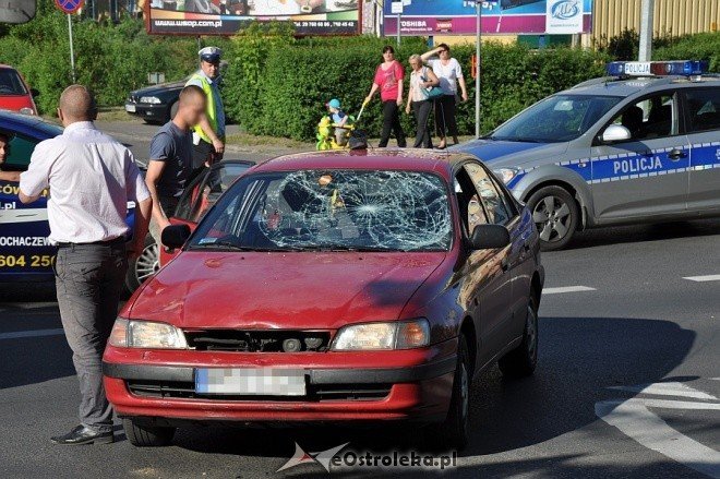 Potrącenie motorowerzysty na skrzyżowaniu 11 Listopada i Inwalidów Wojennych (26.05.2011) - zdjęcie #9 - eOstroleka.pl