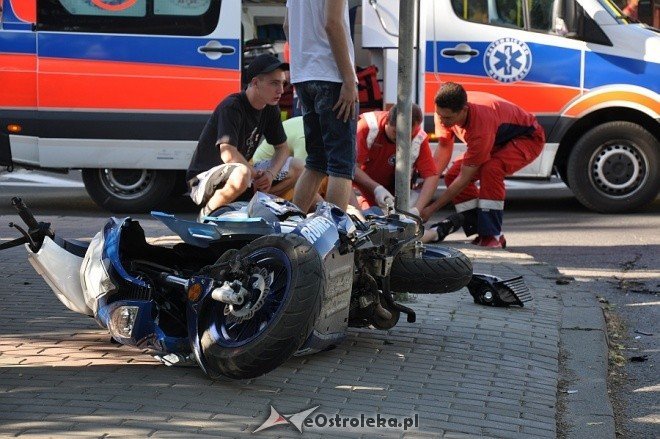 Potrącenie motorowerzysty na skrzyżowaniu 11 Listopada i Inwalidów Wojennych (26.05.2011) - zdjęcie #12 - eOstroleka.pl
