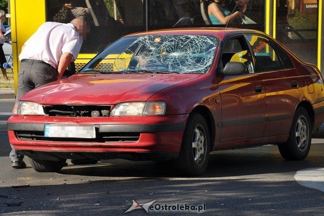 Potrącenie motorowerzysty na skrzyżowaniu 11 Listopada i Inwalidów Wojennych (26.05.2011) - zdjęcie #13 - eOstroleka.pl