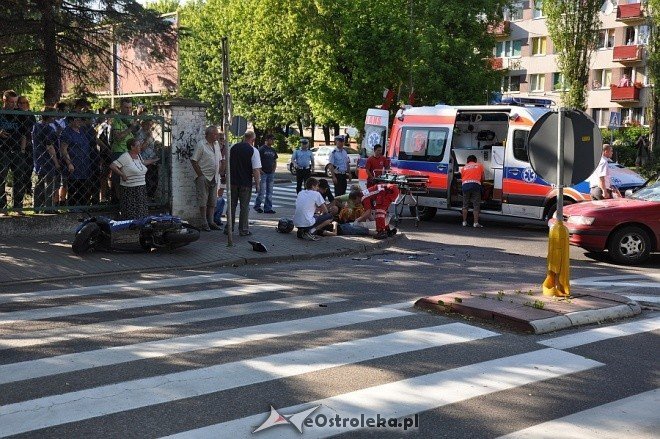 Potrącenie motorowerzysty na skrzyżowaniu 11 Listopada i Inwalidów Wojennych (26.05.2011) - zdjęcie #19 - eOstroleka.pl