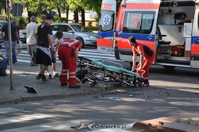 Potrącenie motorowerzysty na skrzyżowaniu 11 Listopada i Inwalidów Wojennych (26.05.2011) - zdjęcie #22 - eOstroleka.pl