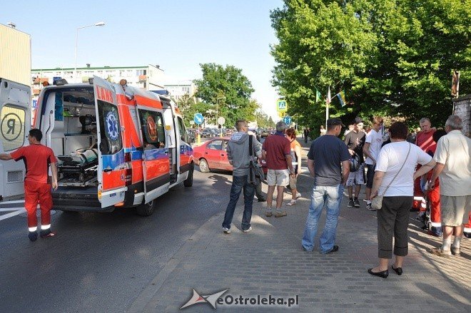 Potrącenie motorowerzysty na skrzyżowaniu 11 Listopada i Inwalidów Wojennych (26.05.2011) - zdjęcie #25 - eOstroleka.pl