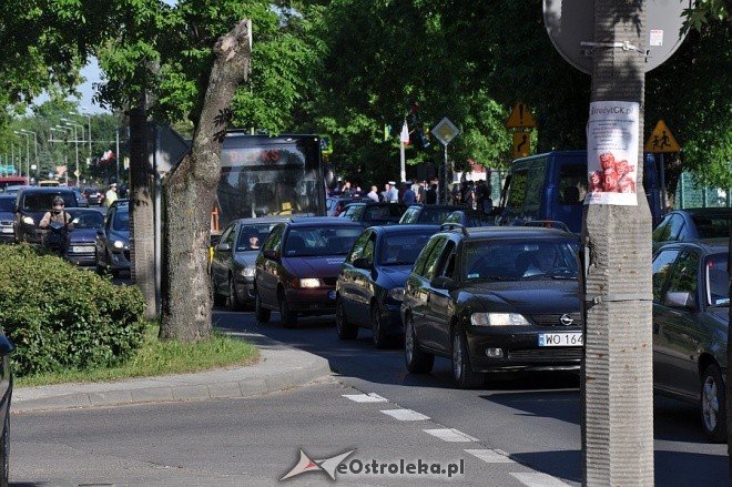 Potrącenie motorowerzysty na skrzyżowaniu 11 Listopada i Inwalidów Wojennych (26.05.2011) - zdjęcie #27 - eOstroleka.pl