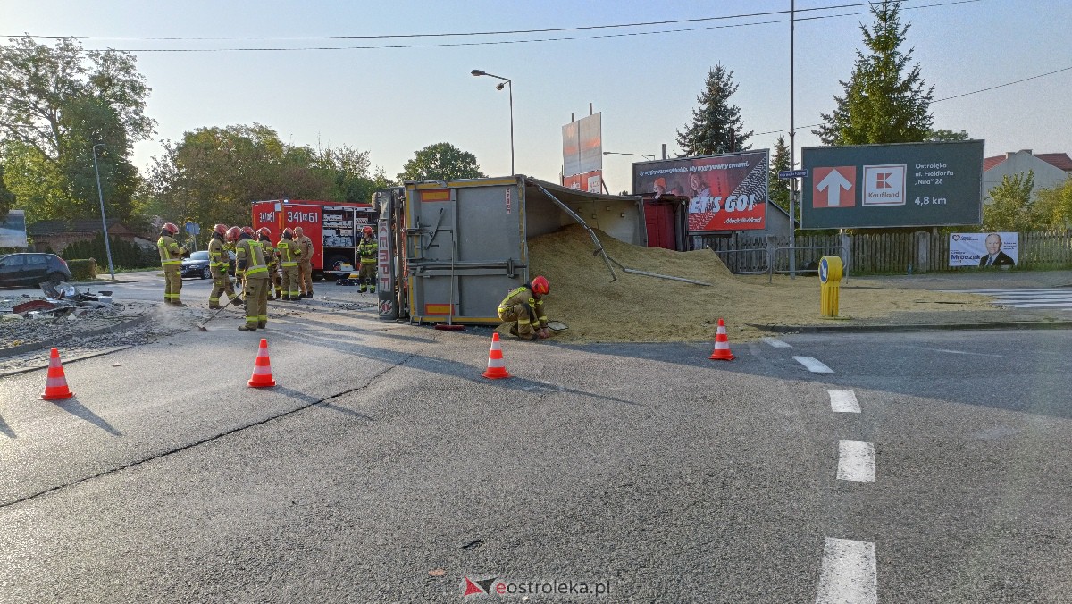 Wypadek na rondzie V Pułku Ułanów Zasławskich w Ostrołęce [26.09.2023] - zdjęcie #14 - eOstroleka.pl