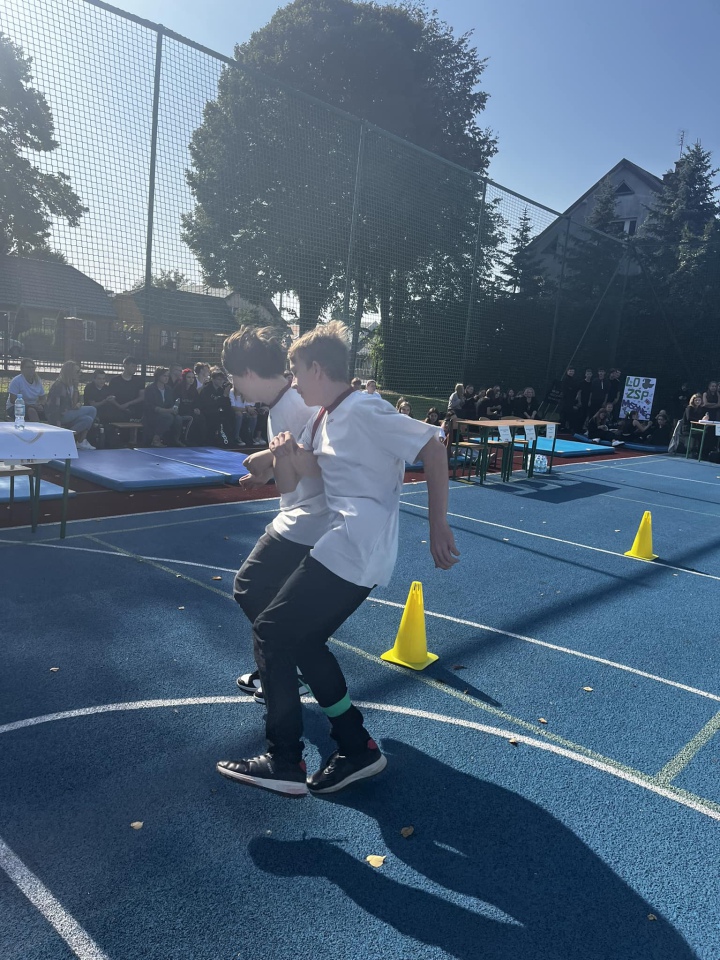 Otrzęsiny Klas Pierwszych z Zespołów Szkół Powiatowych [26.09.2023] - zdjęcie #32 - eOstroleka.pl