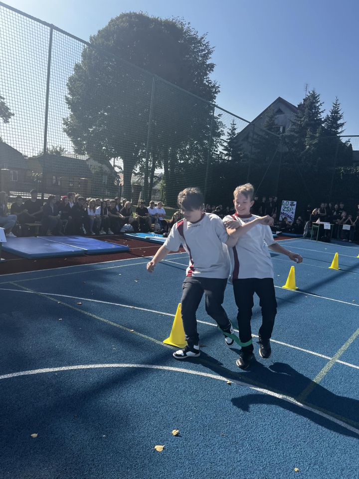 Otrzęsiny Klas Pierwszych z Zespołów Szkół Powiatowych [26.09.2023] - zdjęcie #30 - eOstroleka.pl