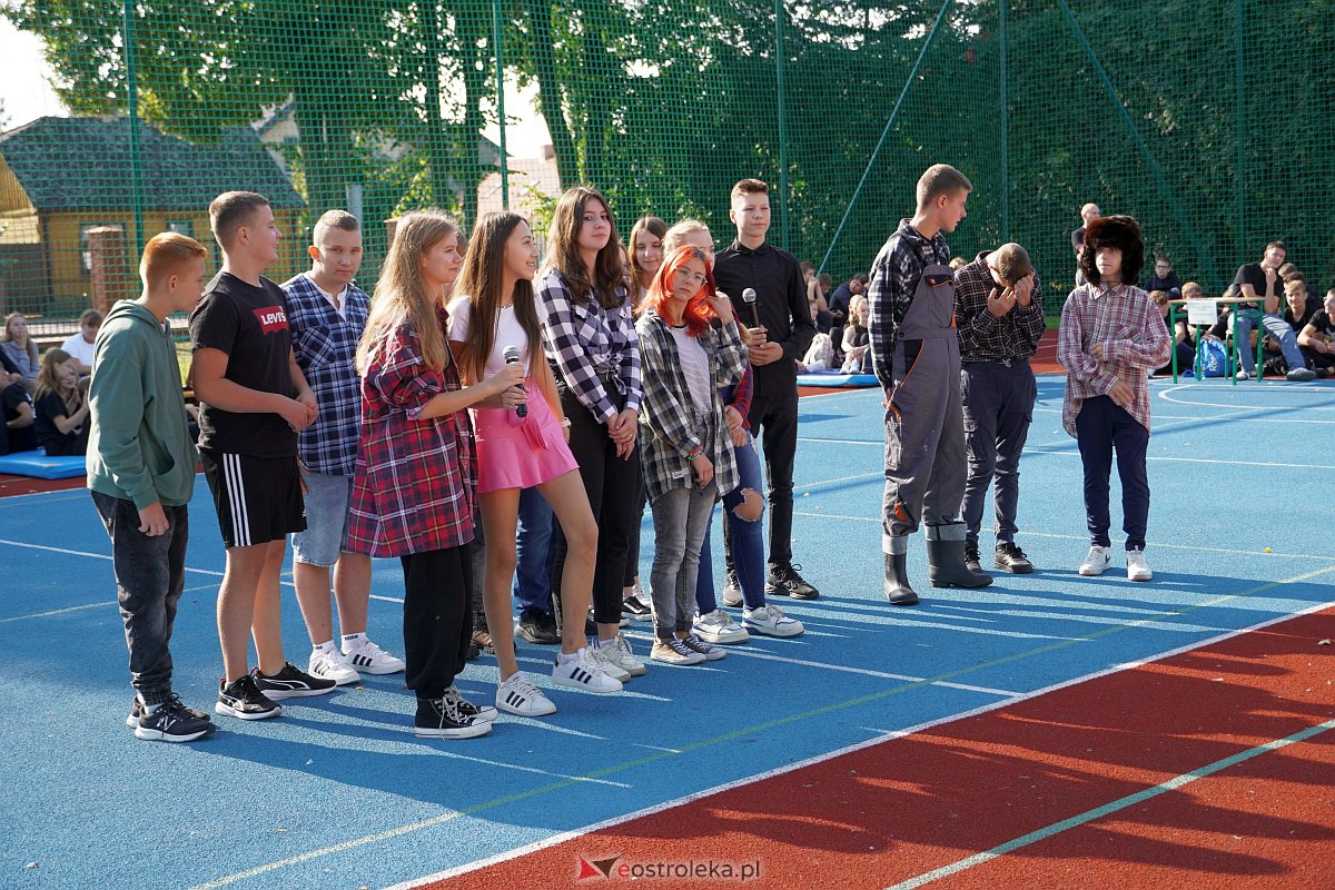 Otrzęsiny Klas Pierwszych z Zespołów Szkół Powiatowych [26.09.2023] - zdjęcie #124 - eOstroleka.pl