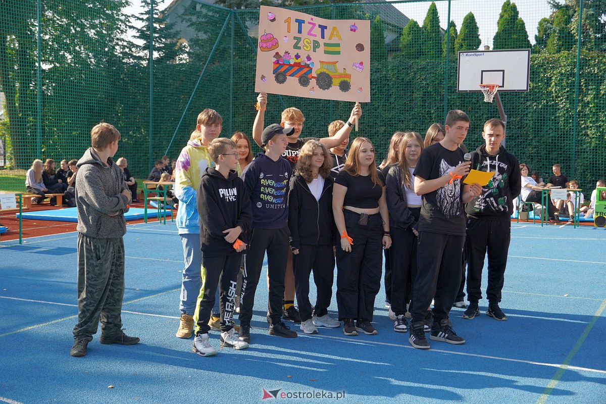 Otrzęsiny Klas Pierwszych z Zespołów Szkół Powiatowych [26.09.2023] - zdjęcie #97 - eOstroleka.pl