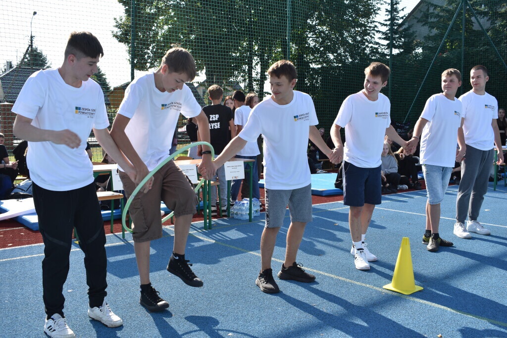 Otrzęsiny Klas Pierwszych z Zespołów Szkół Powiatowych [26.09.2023] - zdjęcie #21 - eOstroleka.pl