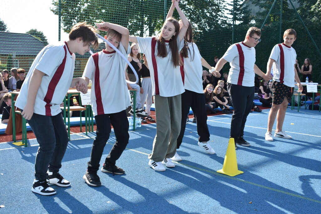 Otrzęsiny Klas Pierwszych z Zespołów Szkół Powiatowych [26.09.2023] - zdjęcie #17 - eOstroleka.pl