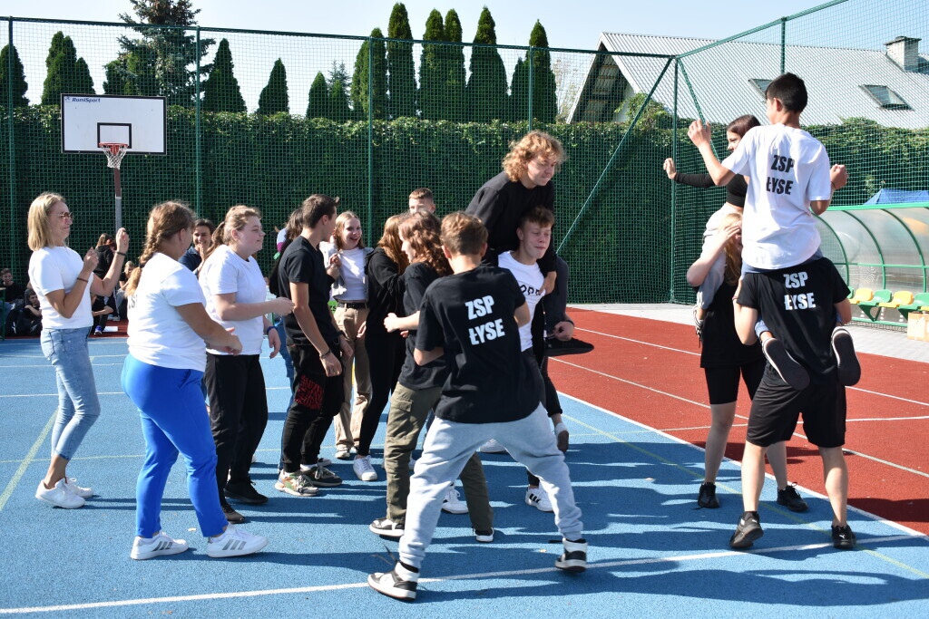 Otrzęsiny Klas Pierwszych z Zespołów Szkół Powiatowych [26.09.2023] - zdjęcie #14 - eOstroleka.pl