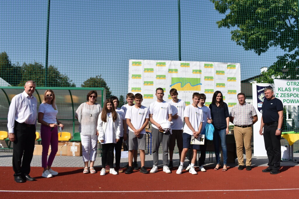 Otrzęsiny Klas Pierwszych z Zespołów Szkół Powiatowych [26.09.2023] - zdjęcie #1 - eOstroleka.pl