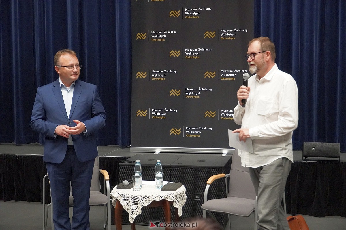 Wykład Marka Budzisza w Muzeum Żołnierzy Wyklętych [26.09.2023] - zdjęcie #35 - eOstroleka.pl