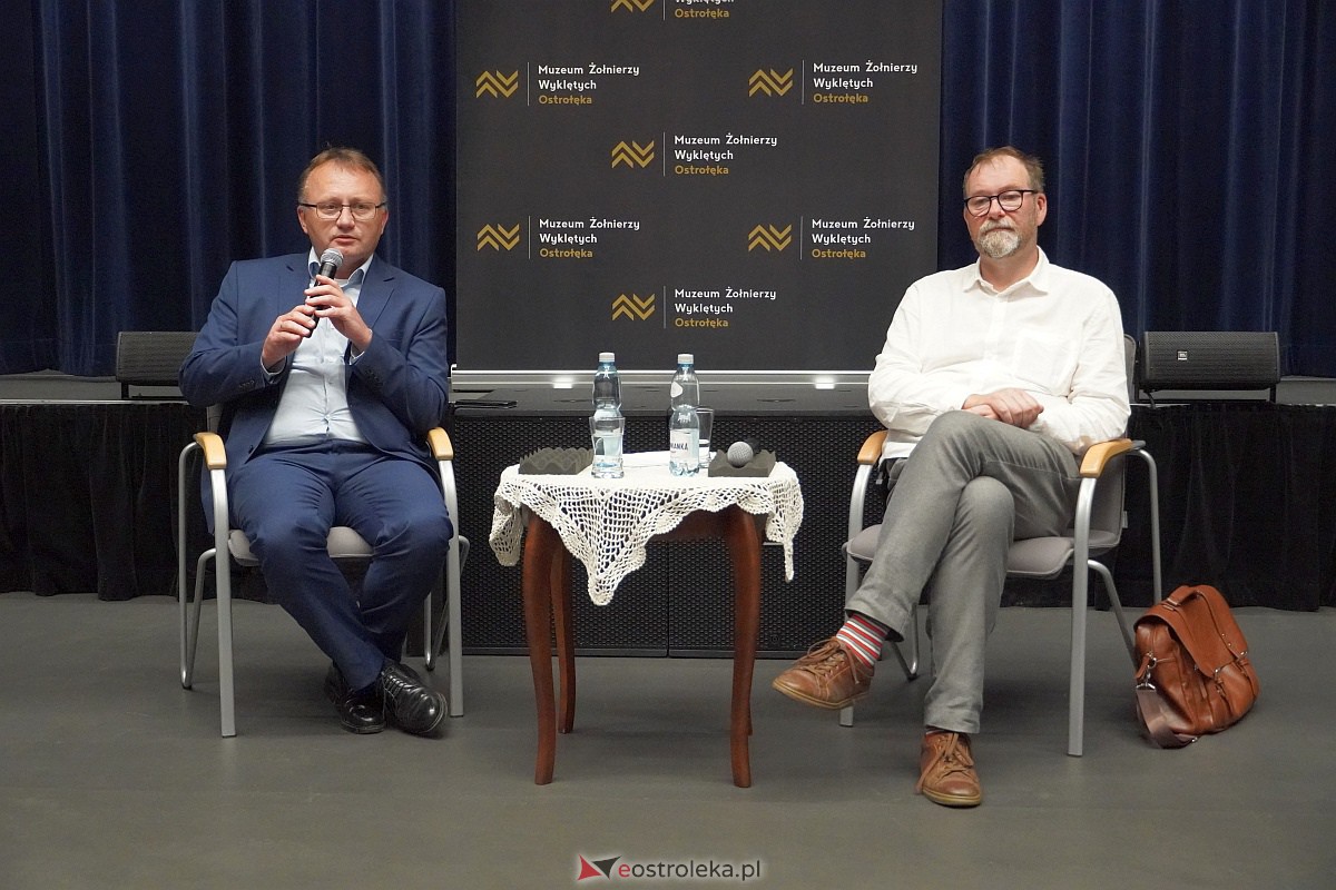 Wykład Marka Budzisza w Muzeum Żołnierzy Wyklętych [26.09.2023] - zdjęcie #30 - eOstroleka.pl