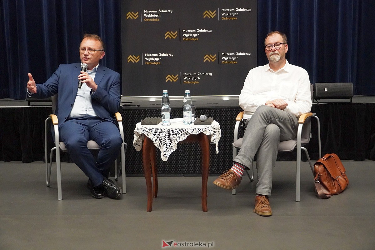 Wykład Marka Budzisza w Muzeum Żołnierzy Wyklętych [26.09.2023] - zdjęcie #29 - eOstroleka.pl