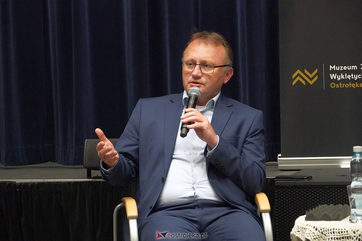 Wykład Marka Budzisza w Muzeum Żołnierzy Wyklętych [26.09.2023] - zdjęcie #27 - eOstroleka.pl