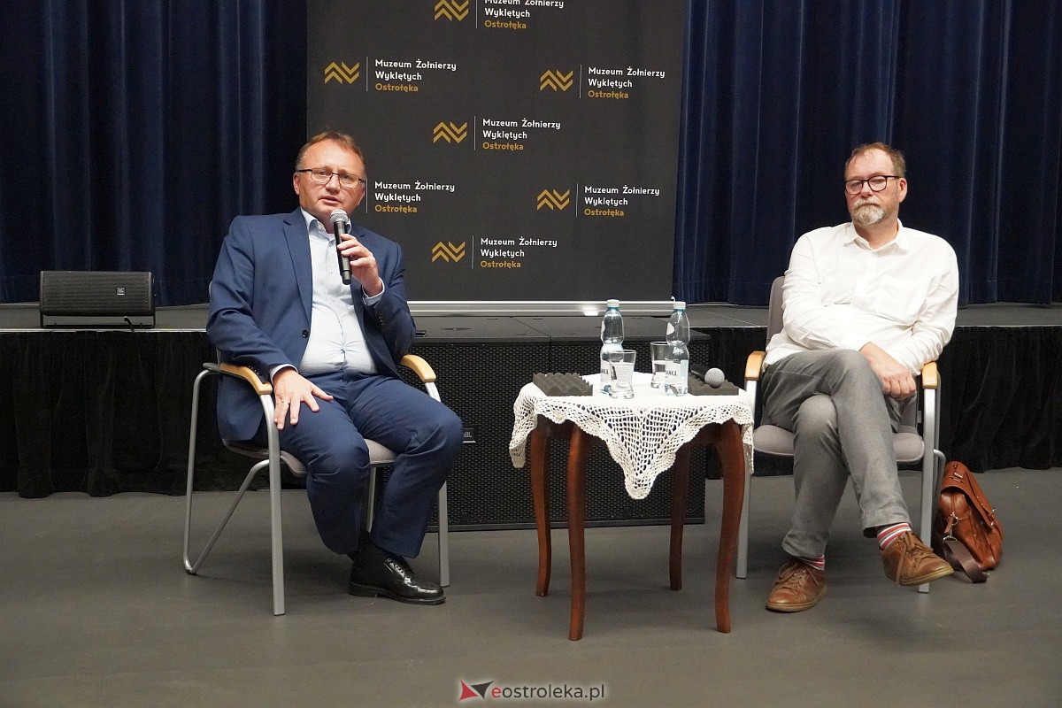 Wykład Marka Budzisza w Muzeum Żołnierzy Wyklętych [26.09.2023] - zdjęcie #25 - eOstroleka.pl