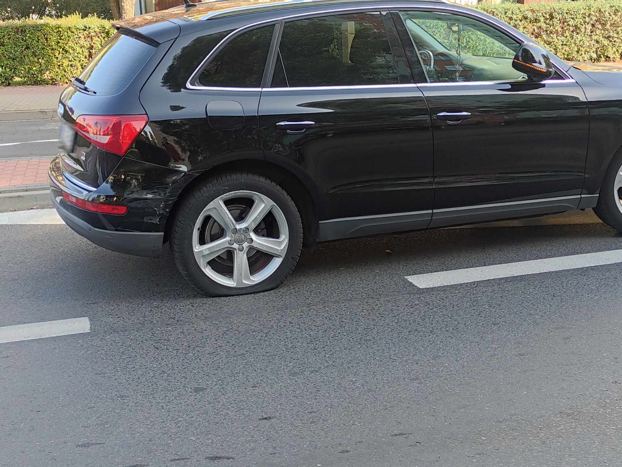 Kraksa na ruchliwym skrzyżowaniu w centrum Ostrołęki [27.09.2023] - zdjęcie #5 - eOstroleka.pl