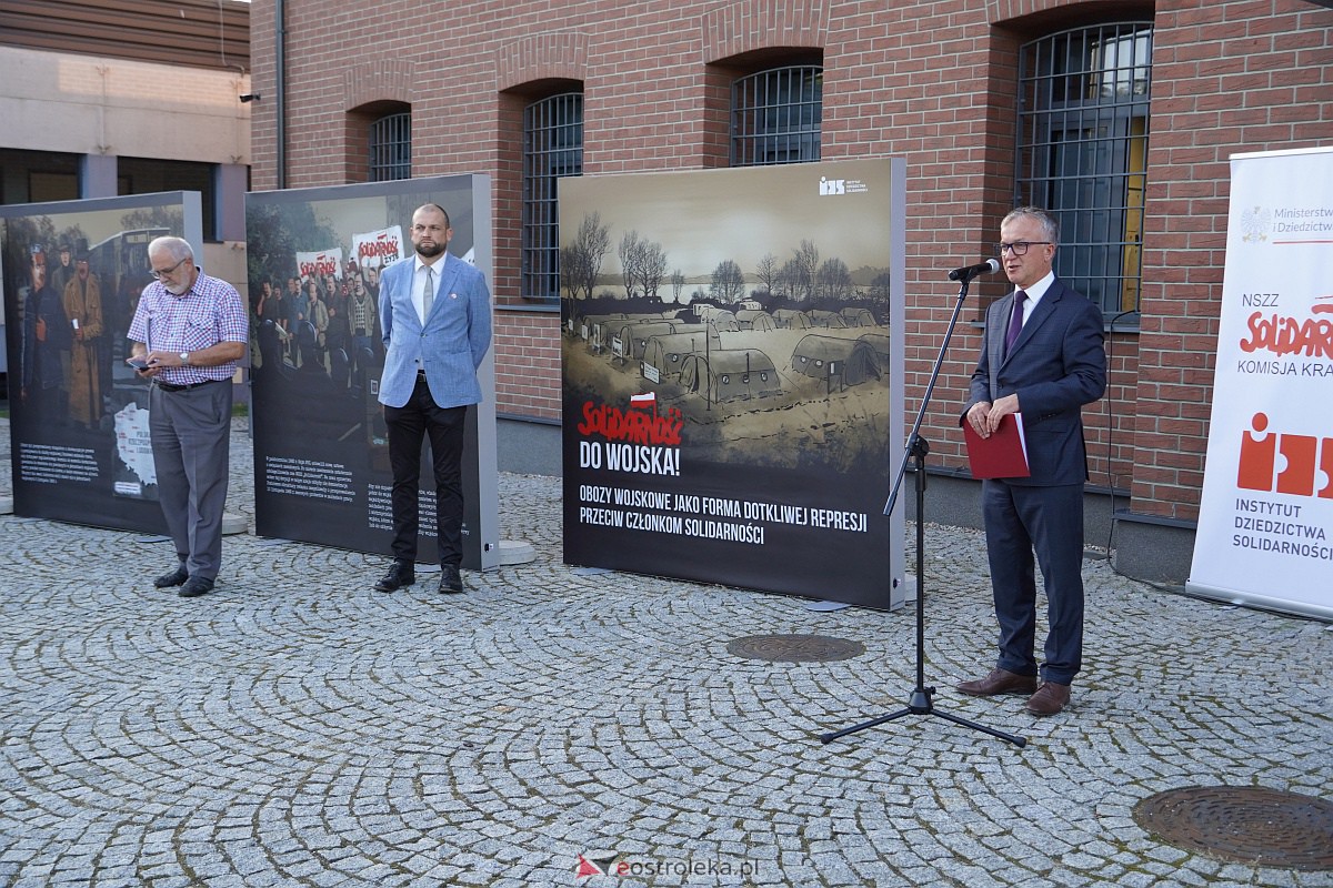 Otwarcie wystawy „Solidarność do wojska!” w Muzeum Żołnierzy Wyklętych [27.09.2023] - zdjęcie #17 - eOstroleka.pl