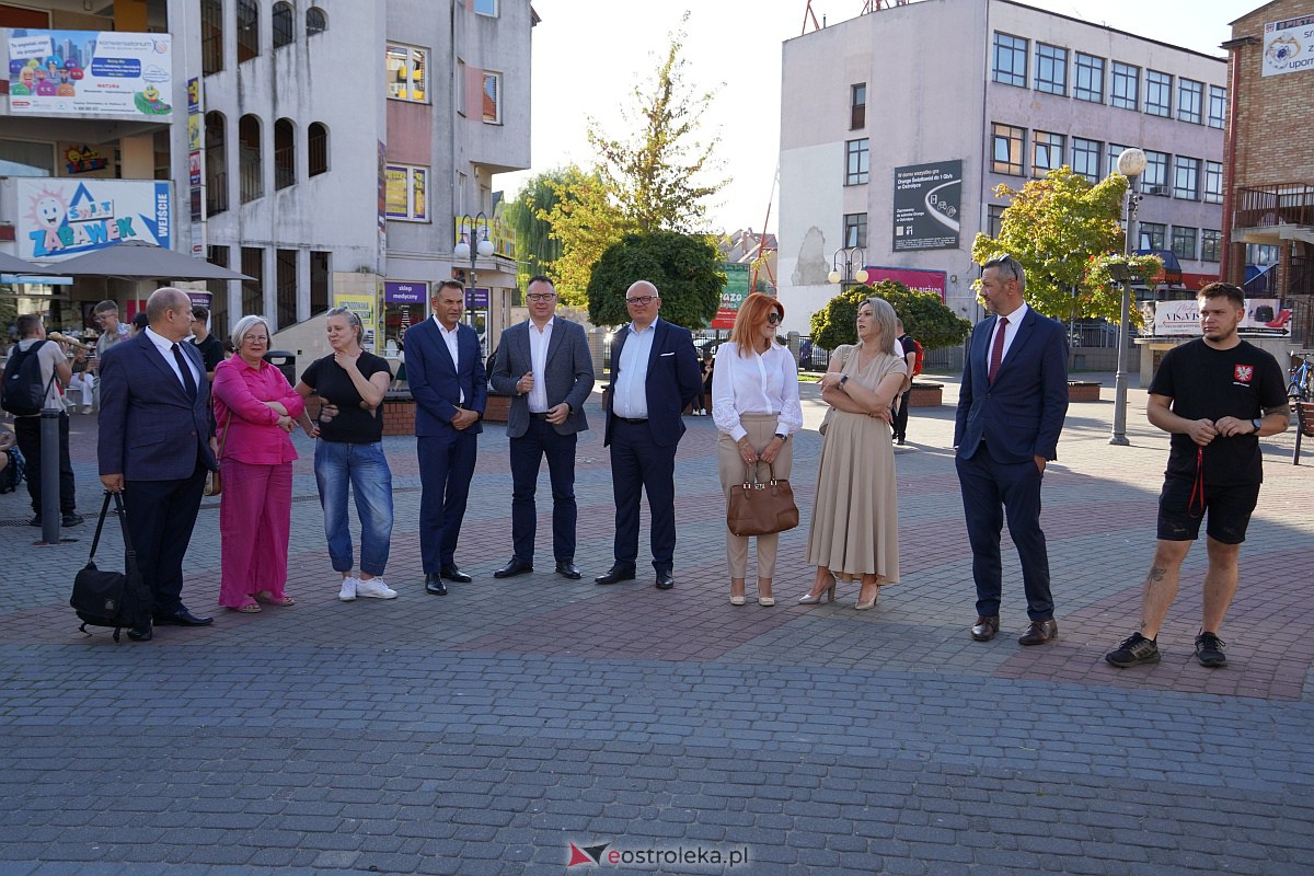 Kapsuła czasu na Placu Wolności w Ostrołęce. Otworzymy ją za 50 lat [28.09.2023] - zdjęcie #7 - eOstroleka.pl