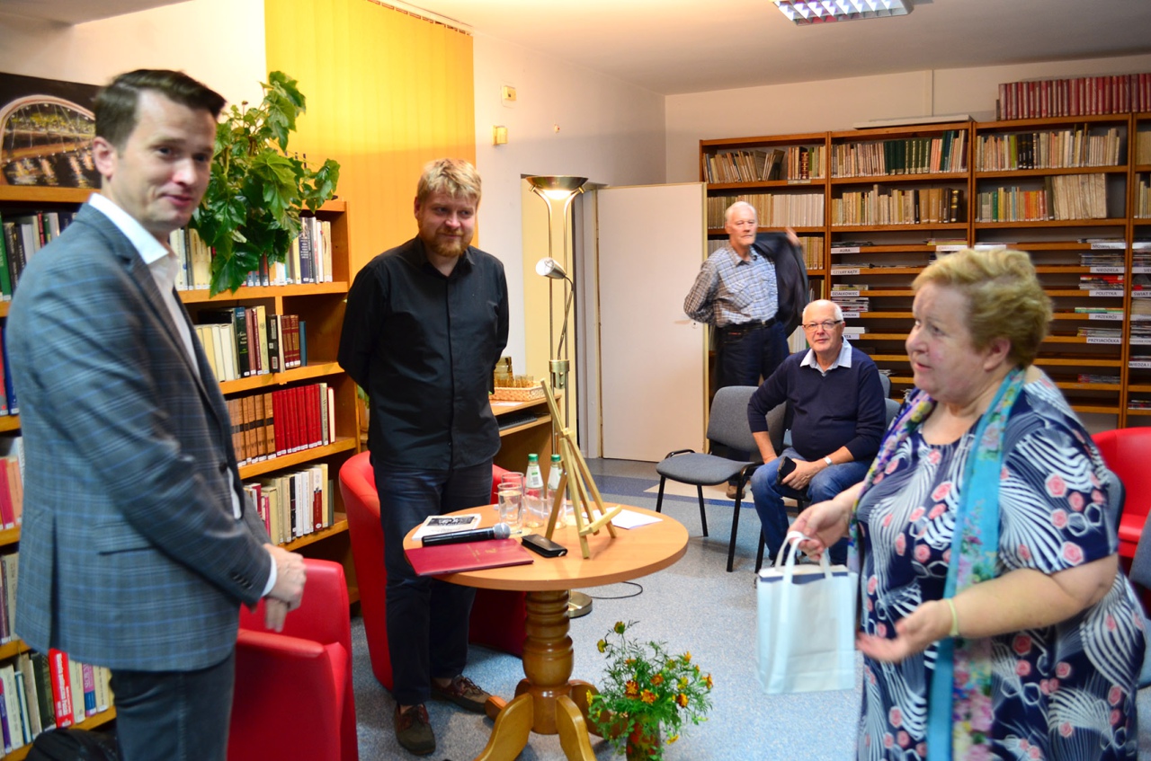 Spotkanie w Miejskiej Bibliotece Publicznej z dr. Michałem Ceglarkiem - zdjęcie #5 - eOstroleka.pl