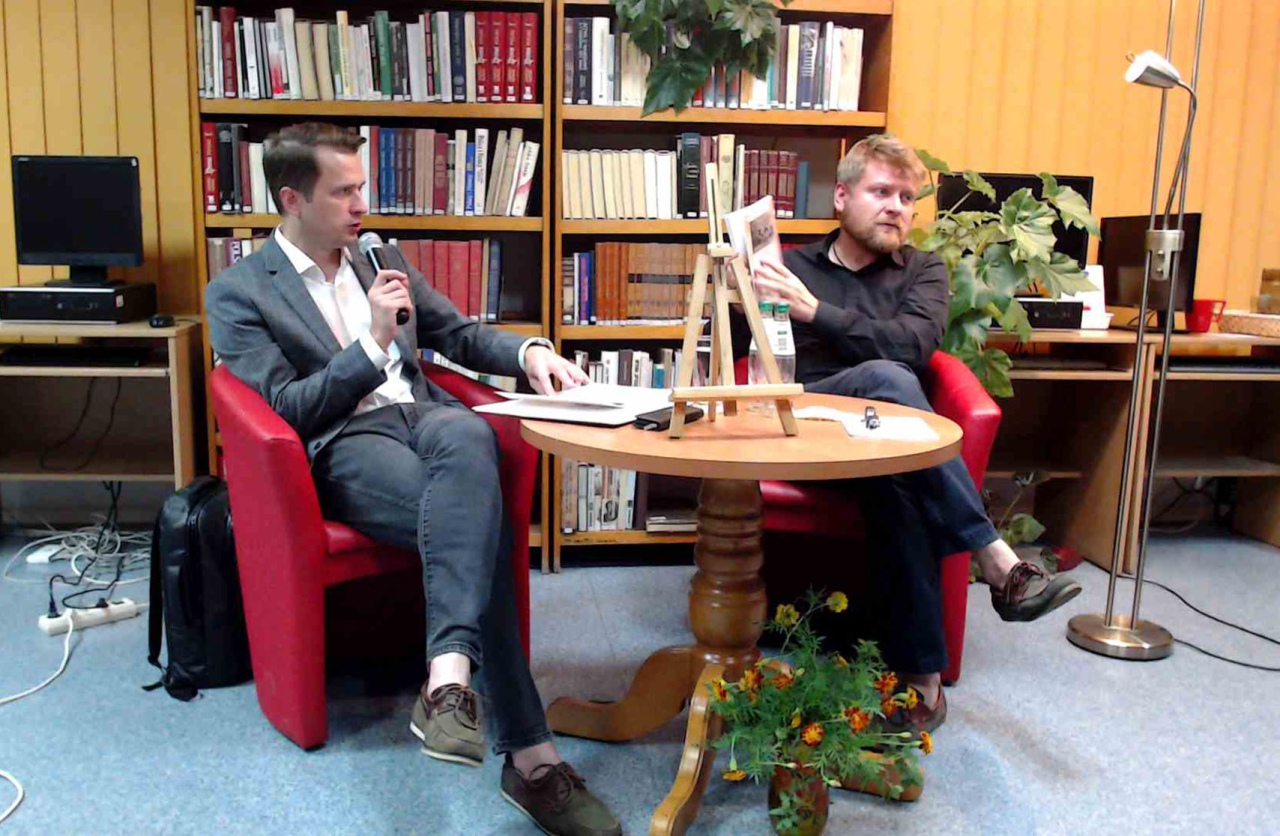 Spotkanie w Miejskiej Bibliotece Publicznej z dr. Michałem Ceglarkiem - zdjęcie #3 - eOstroleka.pl
