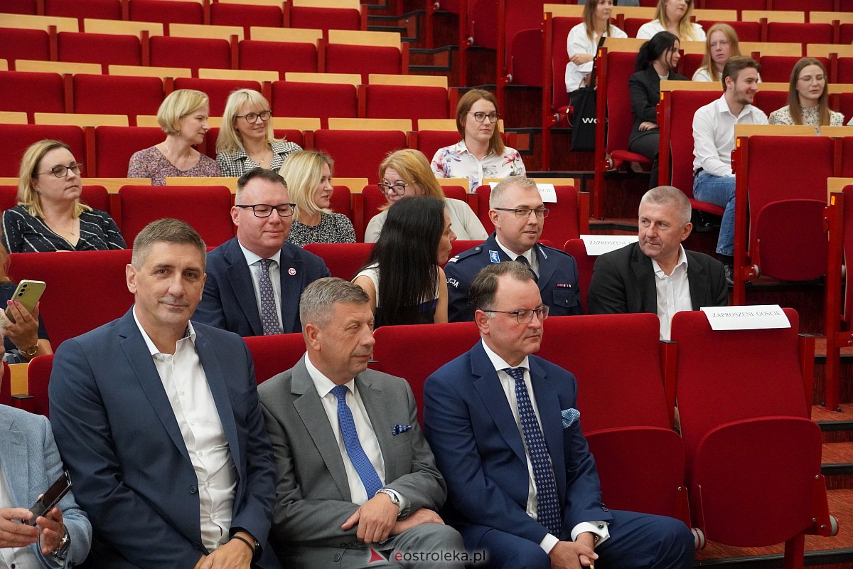 Inauguracja roku akademickiego 2023/2024 w ostrołęckim WSAP [29.09.2023] - zdjęcie #60 - eOstroleka.pl