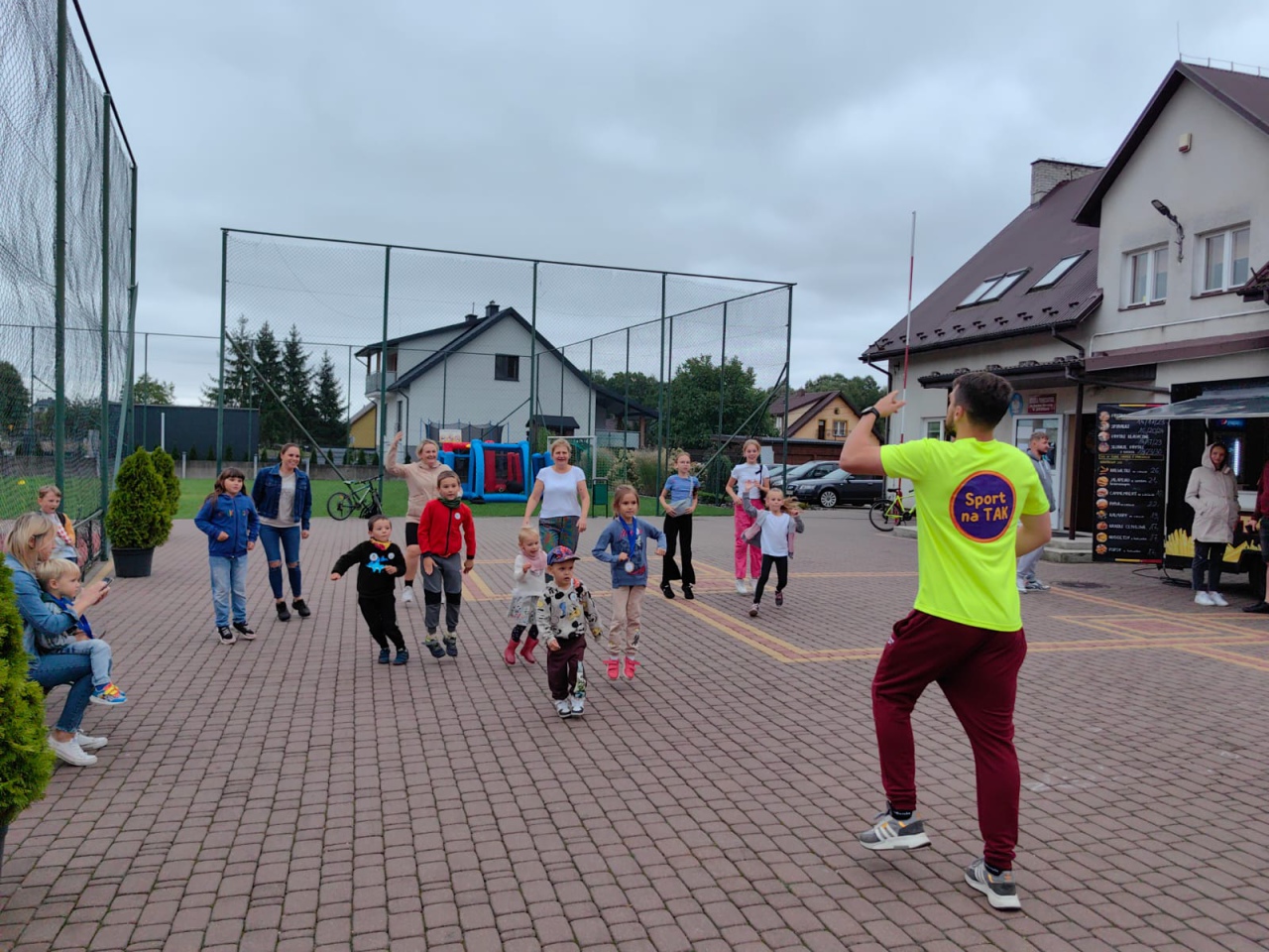 Piknik sportowy dla dzieci w Antoniach [30.09.2023] - zdjęcie #13 - eOstroleka.pl