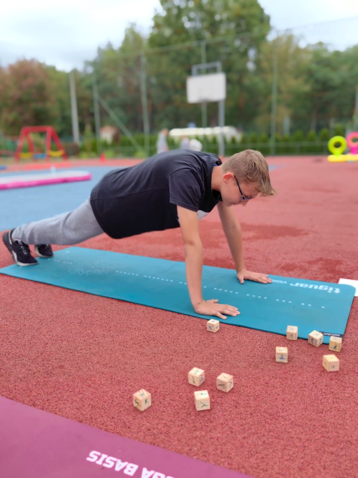 Piknik sportowy dla dzieci w Antoniach [30.09.2023] - zdjęcie #9 - eOstroleka.pl