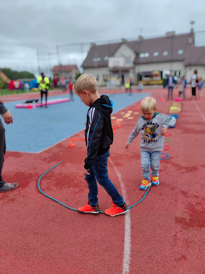 Piknik sportowy dla dzieci w Antoniach [30.09.2023] - zdjęcie #8 - eOstroleka.pl