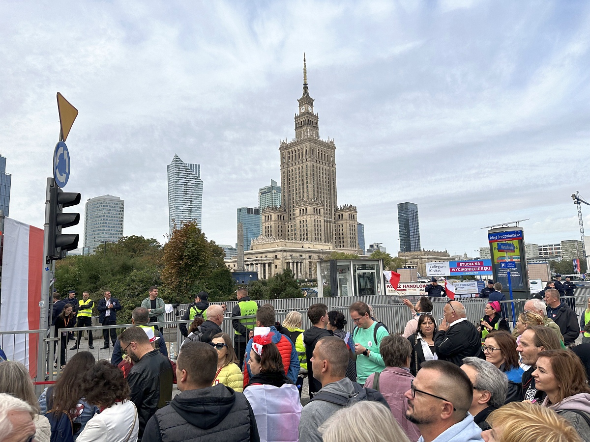 Marsz Miliona Serc 2023 [01.10.2023] - zdjęcie #18 - eOstroleka.pl