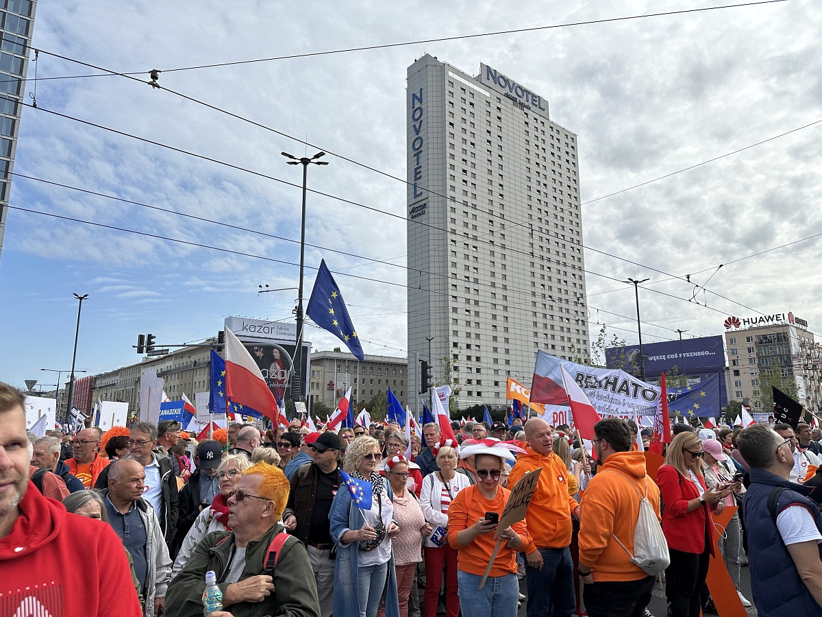 Marsz Miliona Serc 2023 [01.10.2023] - zdjęcie #17 - eOstroleka.pl