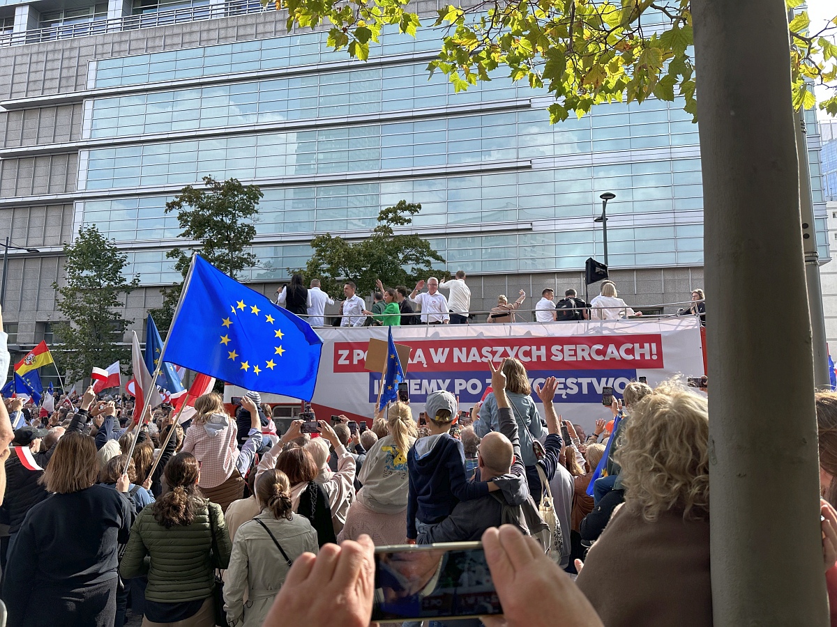 Marsz Miliona Serc 2023 [01.10.2023] - zdjęcie #16 - eOstroleka.pl