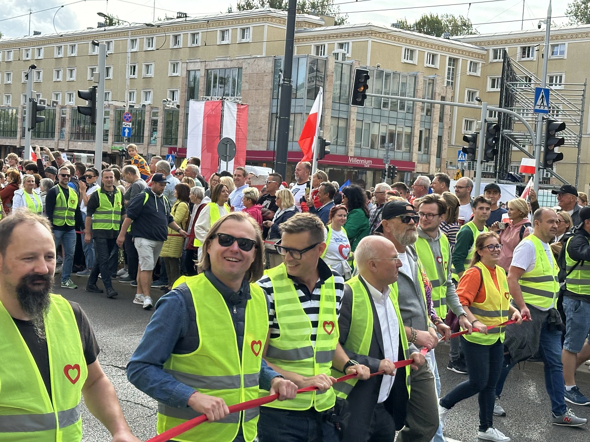 Marsz Miliona Serc 2023 [01.10.2023] - zdjęcie #15 - eOstroleka.pl