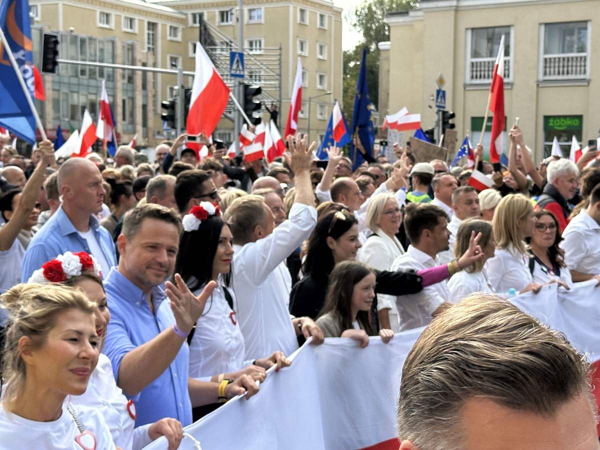 Marsz Miliona Serc 2023 [01.10.2023] - zdjęcie #12 - eOstroleka.pl