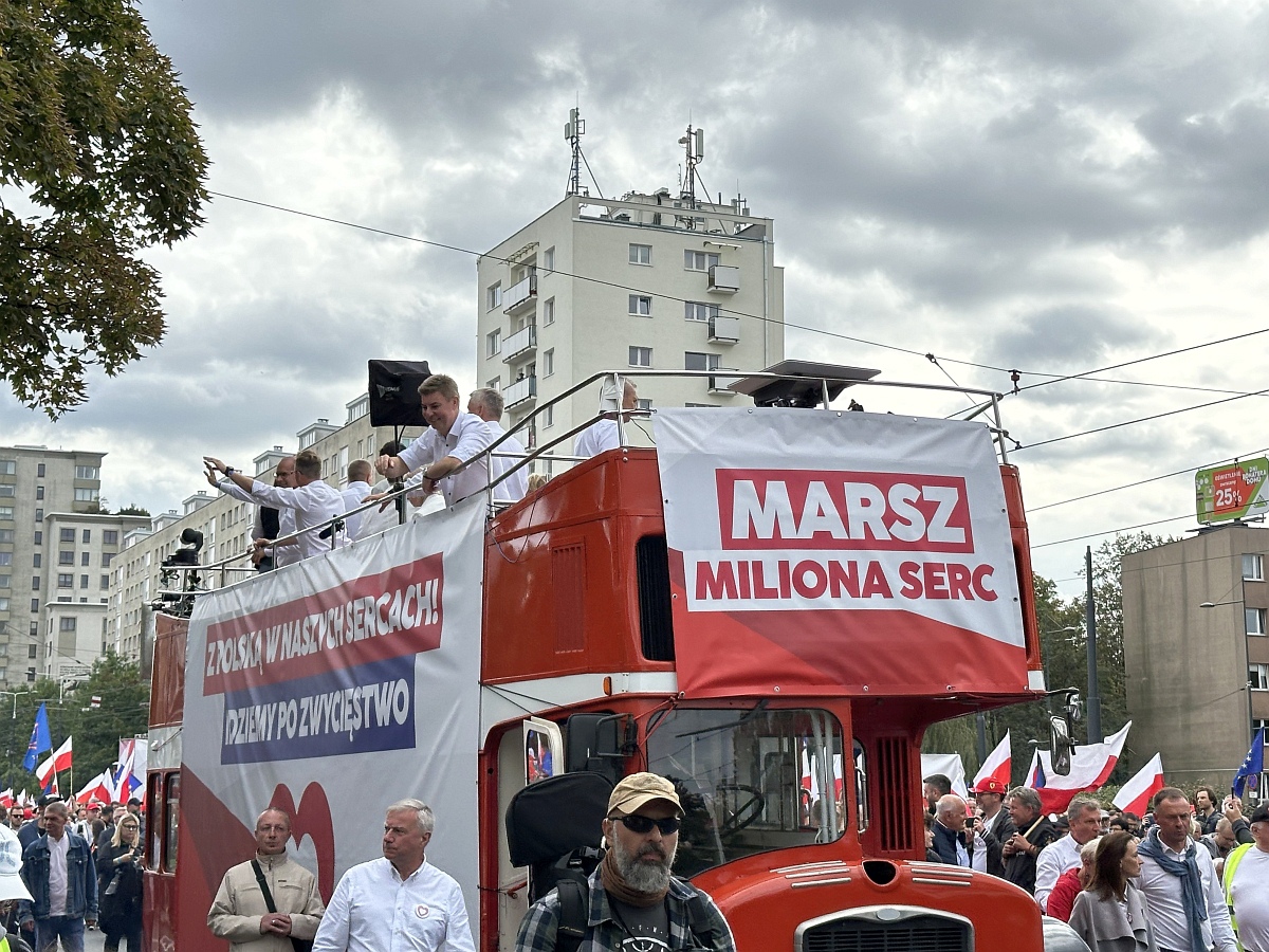 Marsz Miliona Serc 2023 [01.10.2023] - zdjęcie #8 - eOstroleka.pl
