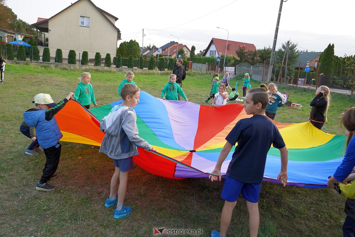 Powitanie jesieni na Osiedlu Łazek [2.10.2023] - zdjęcie #97 - eOstroleka.pl