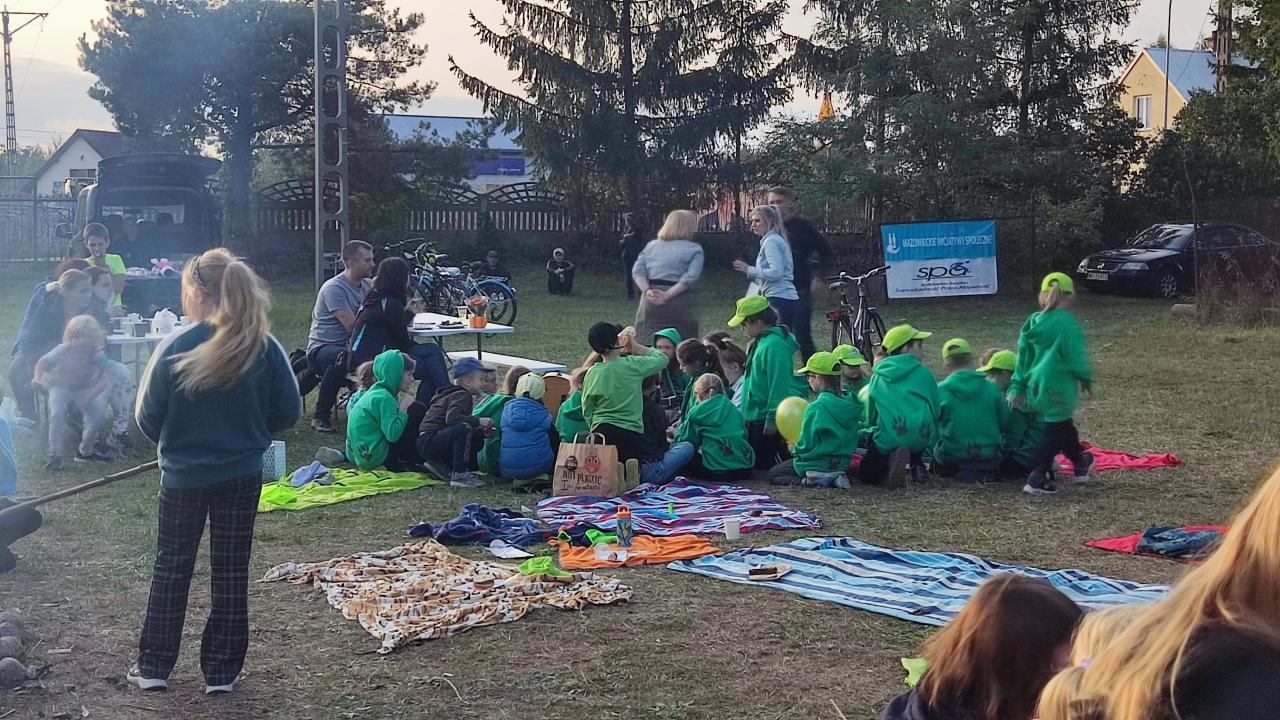 Powitanie jesieni na Osiedlu Łazek [2.10.2023] - zdjęcie #131 - eOstroleka.pl