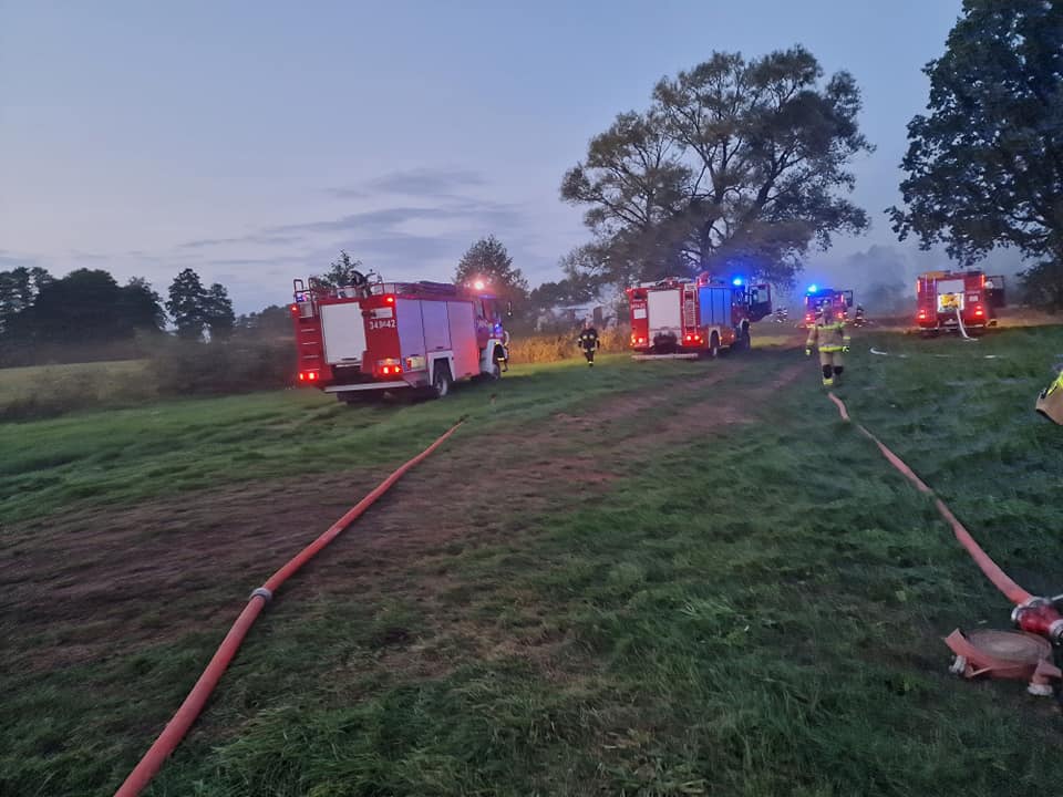 Pożar stodoły w miejscowości Krobia [02.10.2023] - zdjęcie #6 - eOstroleka.pl