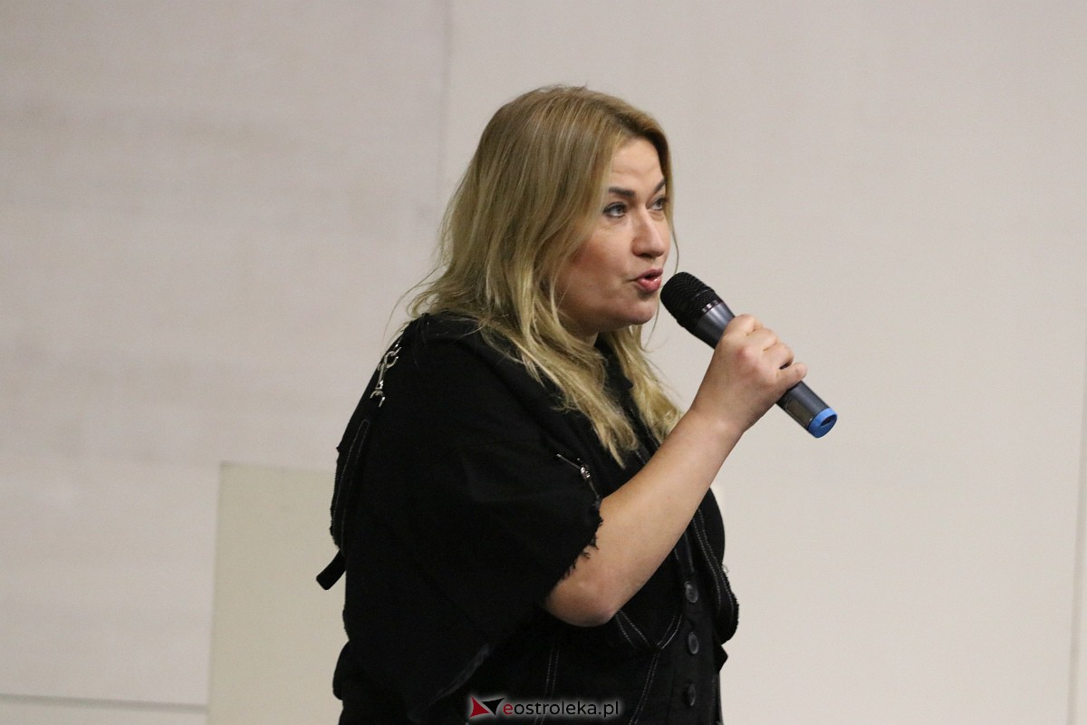 Wszechmocni w sieci - spektakl Teatru Kamienica [04.10.2023] - zdjęcie #22 - eOstroleka.pl