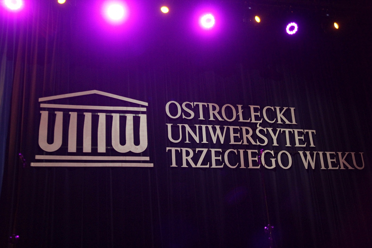 Inauguracja roku akademickiego 2023/24 Ostrołęckiego Uniwersytetu Trzeciego Wieku [04.10.2023] - zdjęcie #66 - eOstroleka.pl