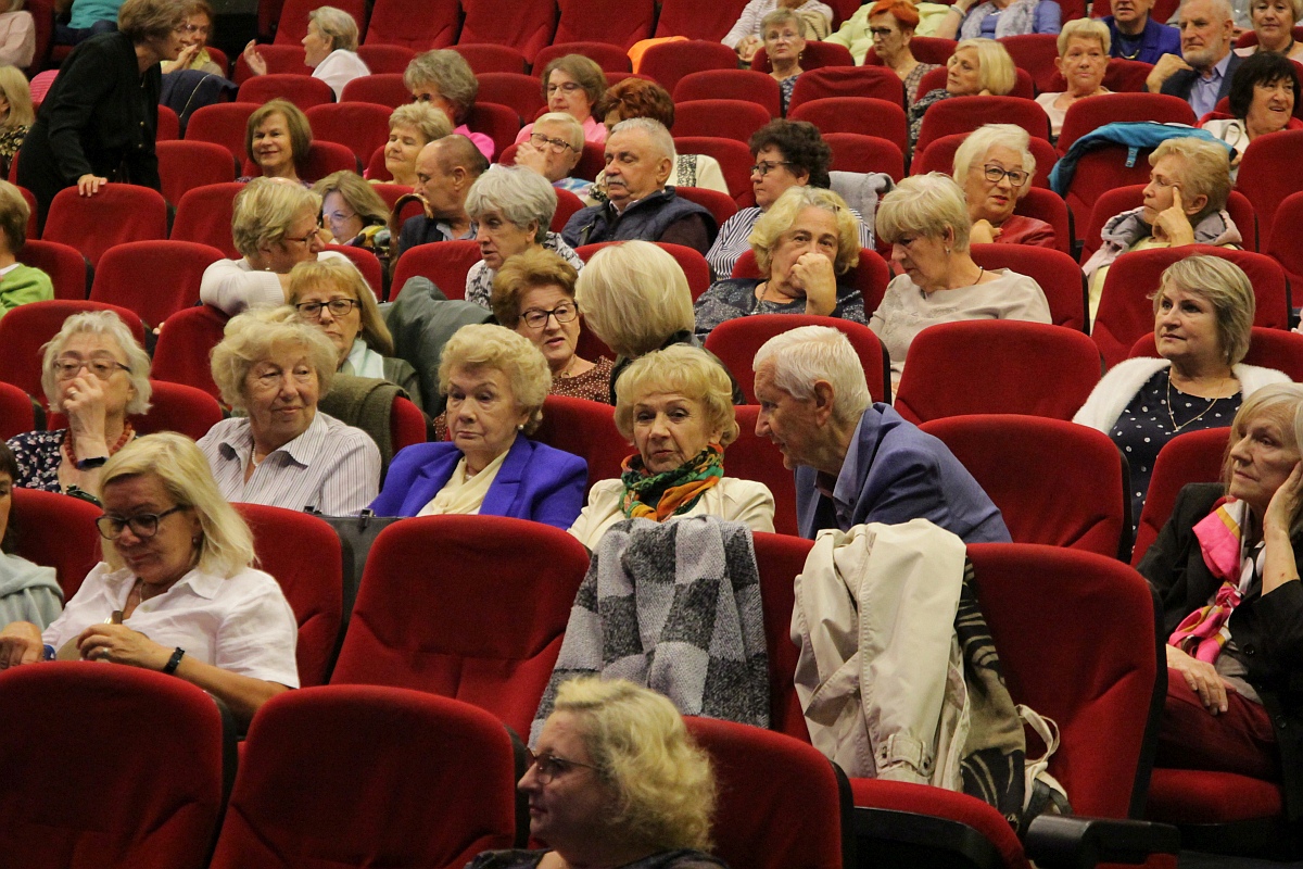 Inauguracja roku akademickiego 2023/24 Ostrołęckiego Uniwersytetu Trzeciego Wieku [04.10.2023] - zdjęcie #63 - eOstroleka.pl