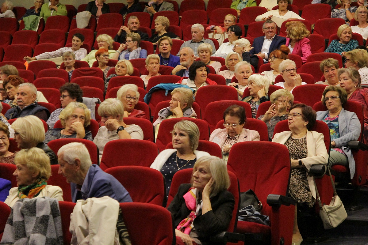Inauguracja roku akademickiego 2023/24 Ostrołęckiego Uniwersytetu Trzeciego Wieku [04.10.2023] - zdjęcie #62 - eOstroleka.pl