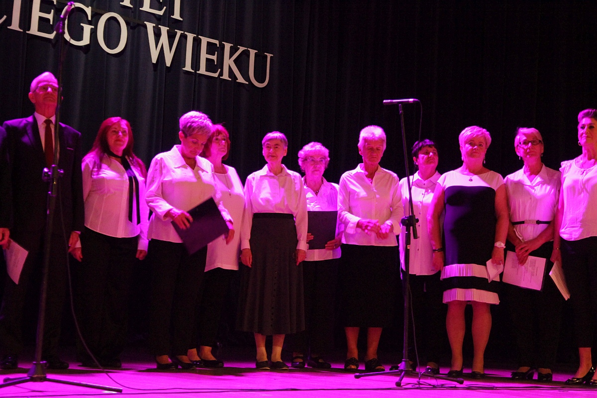 Inauguracja roku akademickiego 2023/24 Ostrołęckiego Uniwersytetu Trzeciego Wieku [04.10.2023] - zdjęcie #54 - eOstroleka.pl